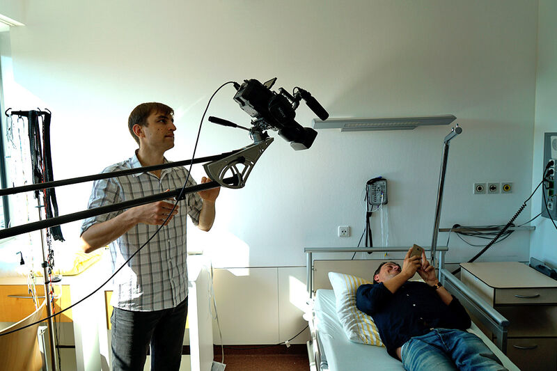 Filmproduktion im Krankenhaus: Viel Platz hatten wir nicht und mussten für das Werbevideo Spezialequipment verwenden.