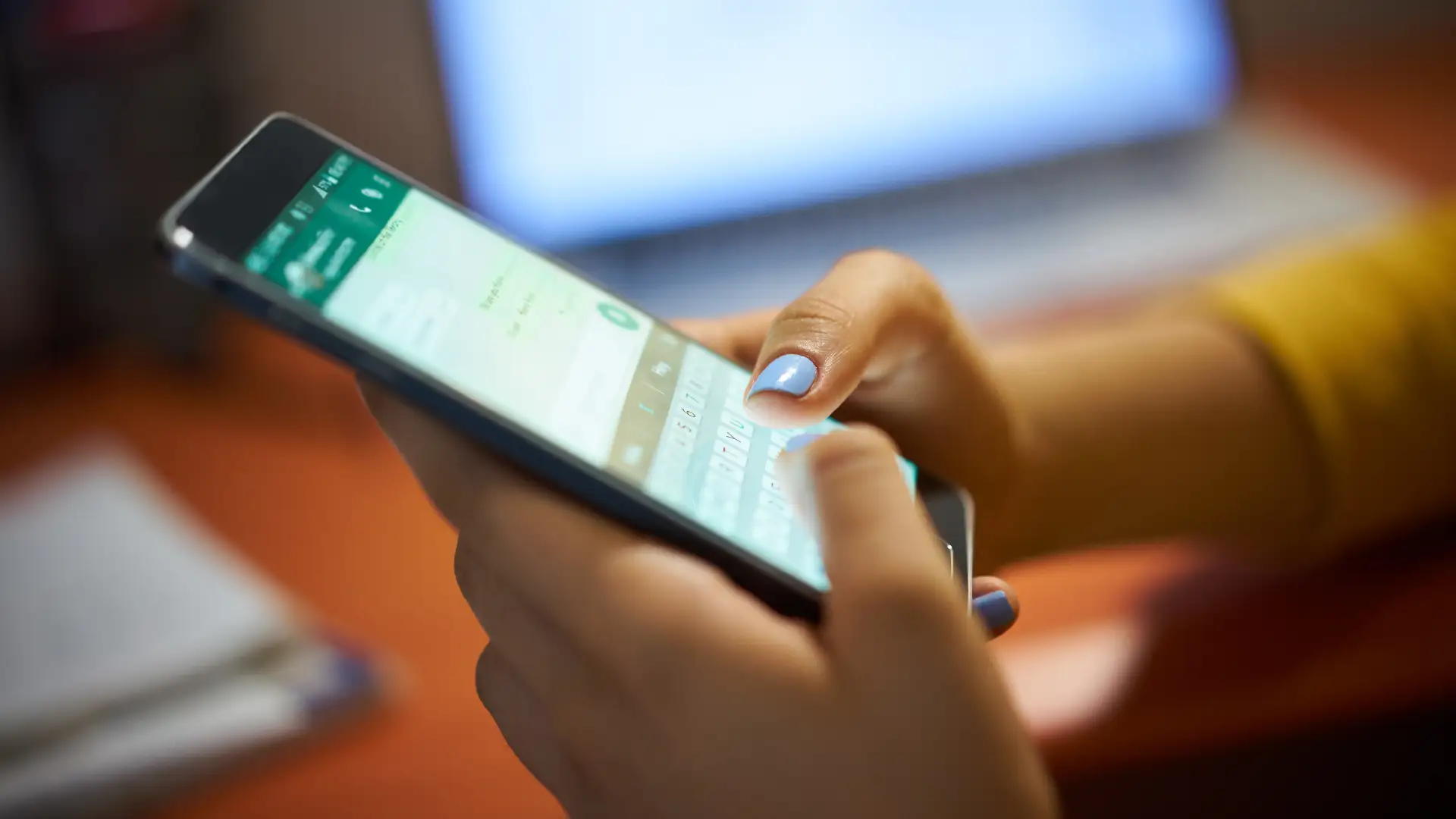 Mit rund 20,7 Millionen Downloads weltweit 2022 ist WhatsApp die beliebteste Kommunikations-App im Google Play Store.